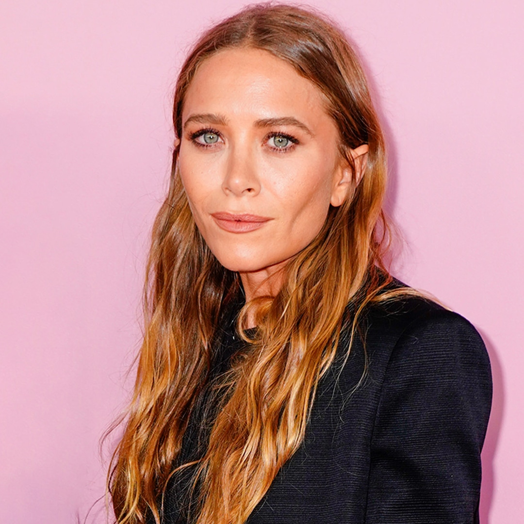 Mary-Kate Olsen Is Ready for a Holiday in the Sun During Rare Public Outing – E! Online